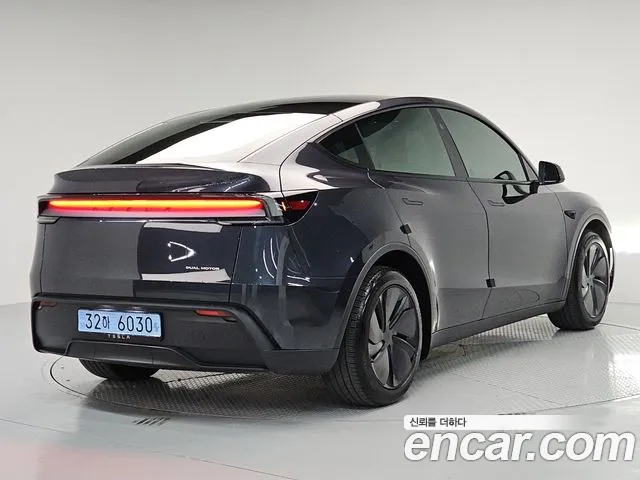 Tesla Model Y — Фото автомобиля 4