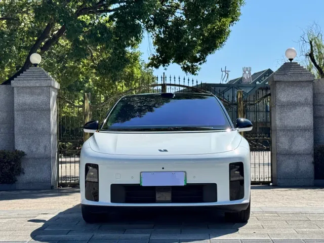 Li Auto i6 — Фото автомобиля 2