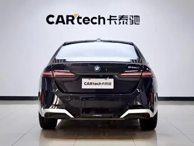 BMW 5 Series — Фото автомобиля 5