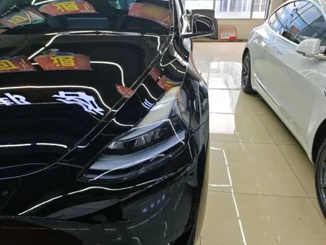 Tesla Model Y — Фото автомобиля 23