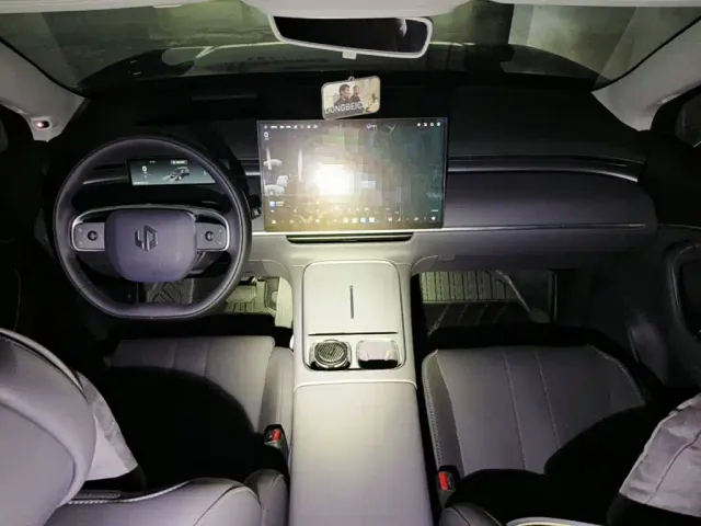 Leapmotor C10 — Фото автомобиля 12