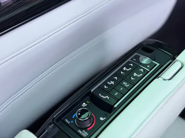 Lexus LM — Фото автомобиля 10