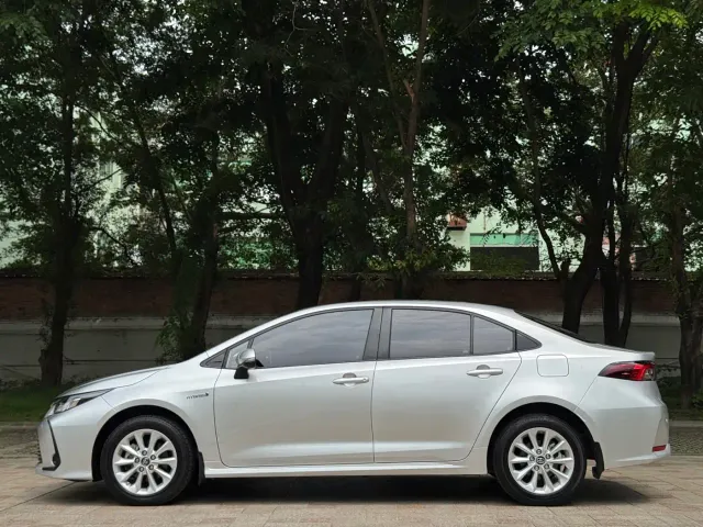 Toyota Corolla 2021 Hybrid 1.8L E-CVT Elite Edition — Фото автомобиля 5