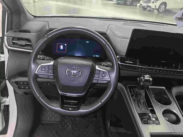 Toyota Sienna — Фото автомобиля 10