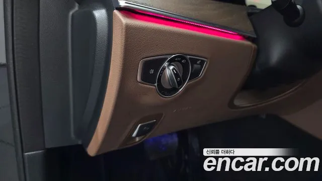 Mercedes-Benz E-Class — Фото автомобиля 22