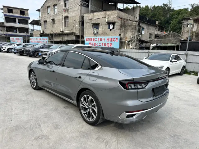 Ford Mondeo — Фото автомобиля 3