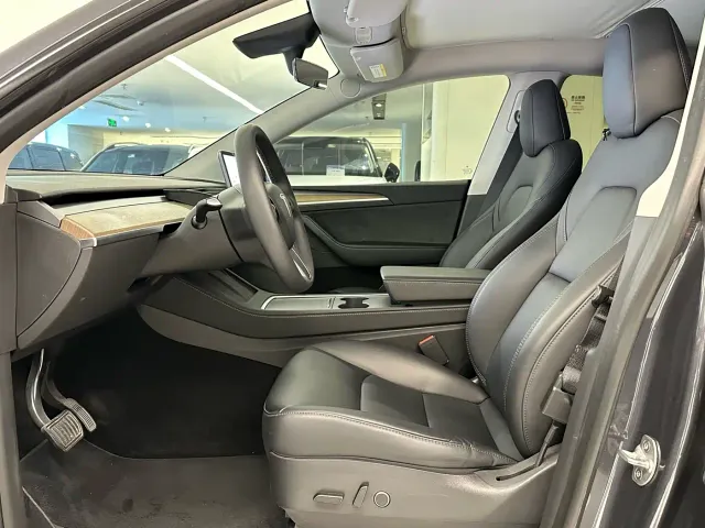 Tesla Model Y — Фото автомобиля 9