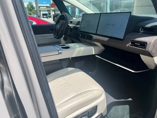 Li Auto MEGA — Фото автомобиля 8