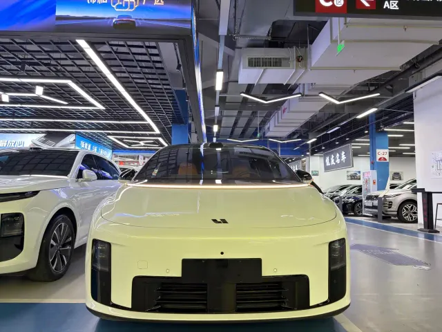 Li Auto i8 — Фото автомобиля 2