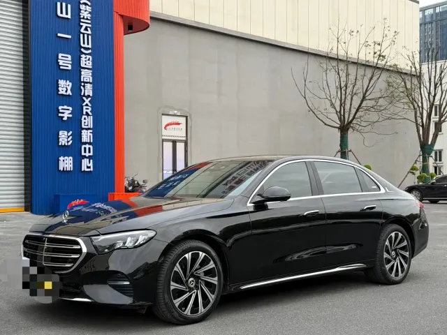 Фотография автомобиля — Mercedes-Benz E-Class