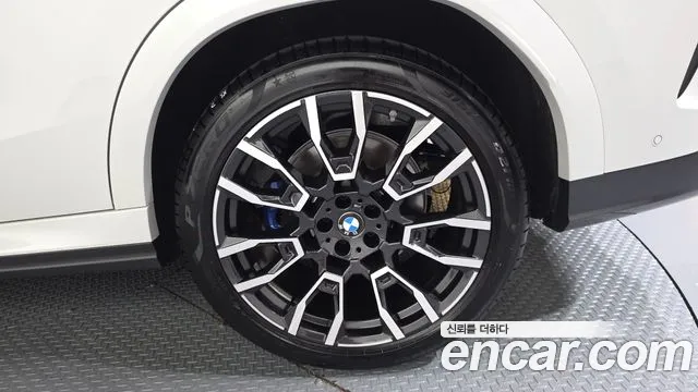BMW X6 xDrive40i M Sport — Фото автомобиля 21