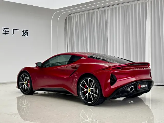 Lotus Emira — Фото автомобиля 16