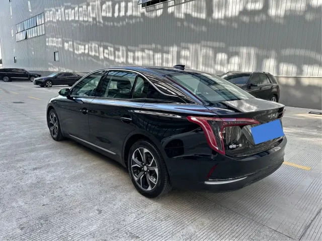 Hongqi E-QM5 — Фото автомобиля 6