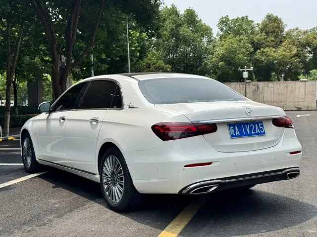Mercedes-Benz E-Class — Фото автомобиля 16