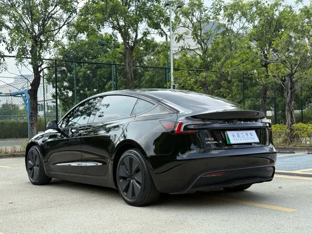 Tesla Model 3 — Фото автомобиля 9