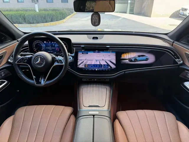 Mercedes-Benz E-Class — Фото автомобиля 5