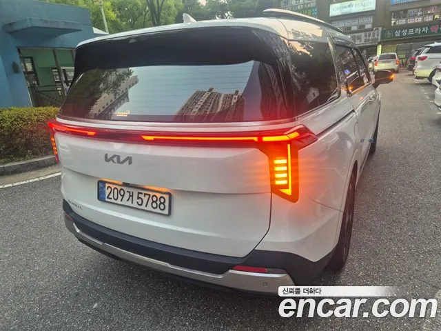 Kia Carnival Generation 4 — Фото автомобиля 2