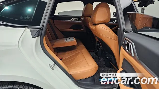 BMW i4 — Фото автомобиля 11