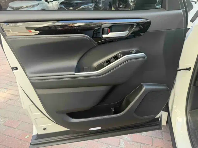 Toyota Highlander — Фото автомобиля 17