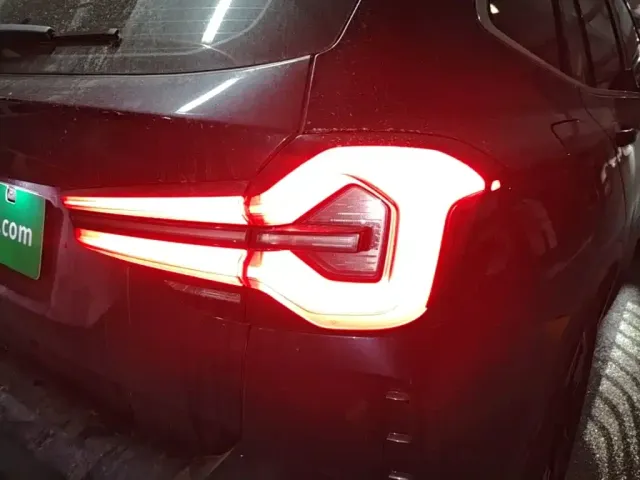 BMW iX3 — Фото автомобиля 7