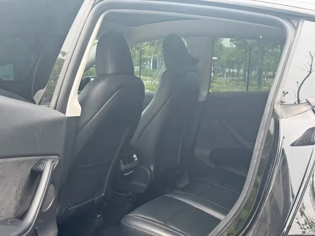 Tesla Model Y — Фото автомобиля 5