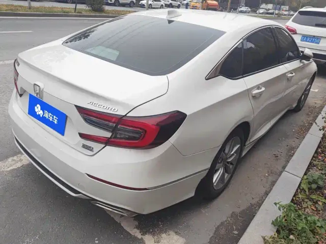 Honda Accord — Фото автомобиля 3