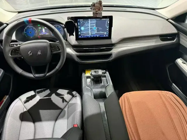Hongqi E-QM5 — Фото автомобиля 4