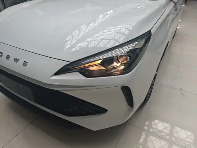Roewe i5 — Фото автомобиля 23