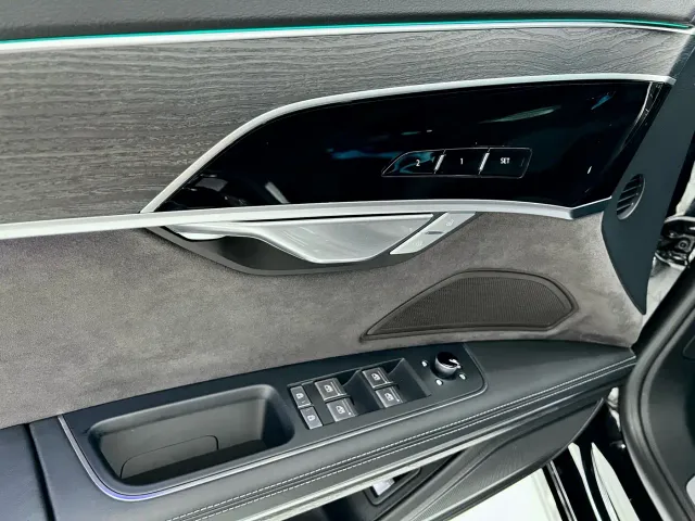 Audi A8 — Фото автомобиля 24