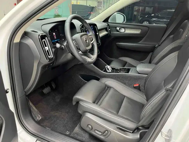 Volvo XC40 — Фото автомобиля 16