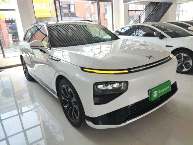 Xpeng G9 — Фото автомобиля 3