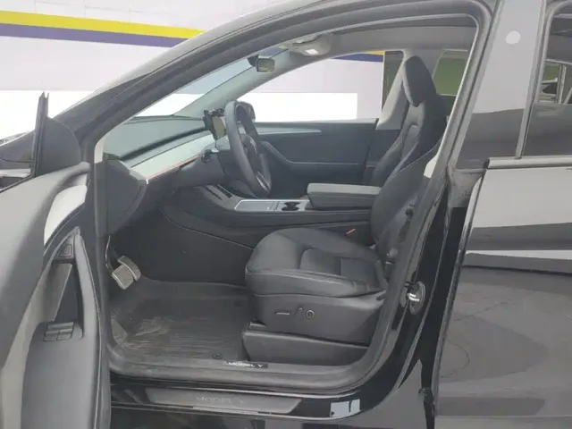 Tesla Model Y — Фото автомобиля 9