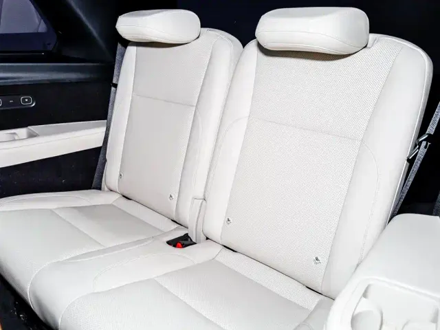 Li Auto L8 — Фото автомобиля 10