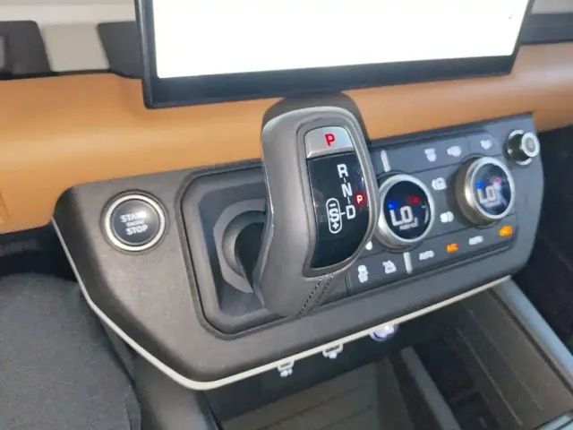 Land Rover Defender — Фото автомобиля 13