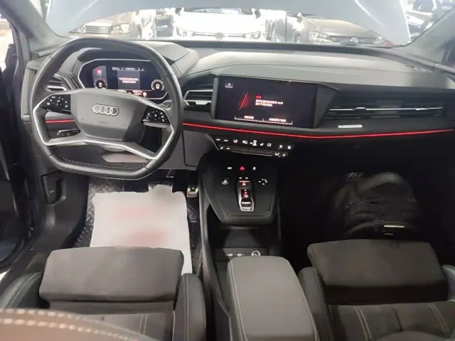 Audi Q4 e-tron — Фото автомобиля 9