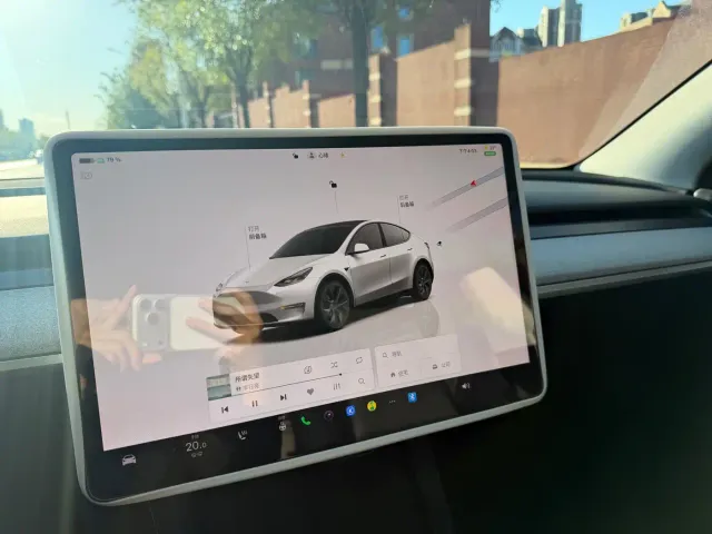 Tesla Model Y — Фото автомобиля 9