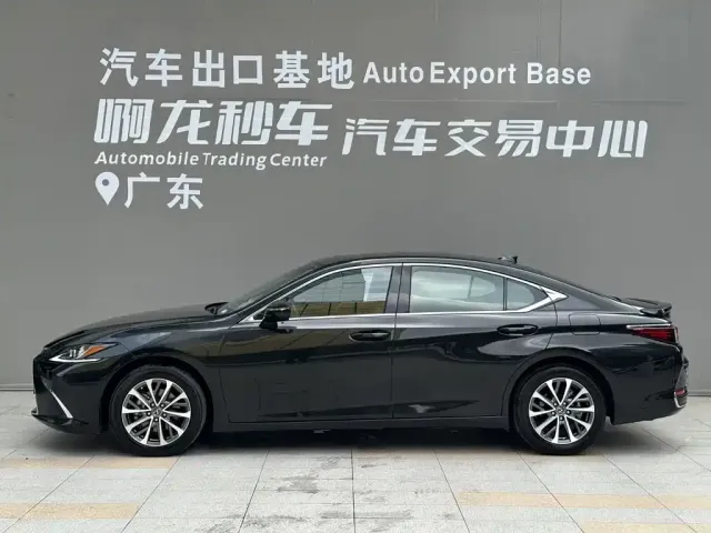 Lexus Lexus ES 2022 300h Excellence Edition — Фото автомобиля 3