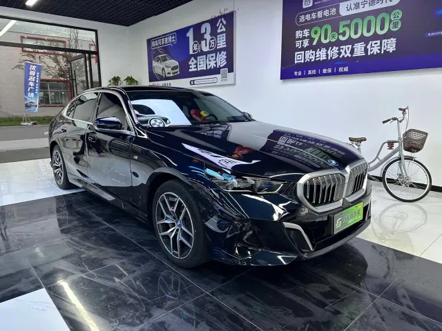 BMW i5 — Фото автомобиля 3