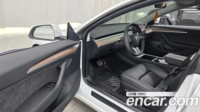 Tesla Model 3 — Фото автомобиля 9