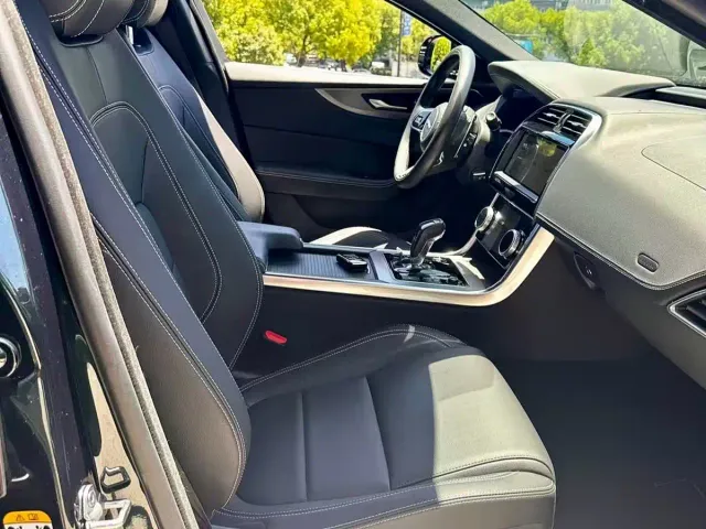 Jaguar XEL — Фото автомобиля 7