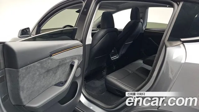 Tesla Model Y — Фото автомобиля 18