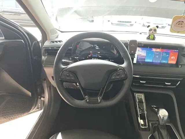 Roewe i5 — Фото автомобиля 10