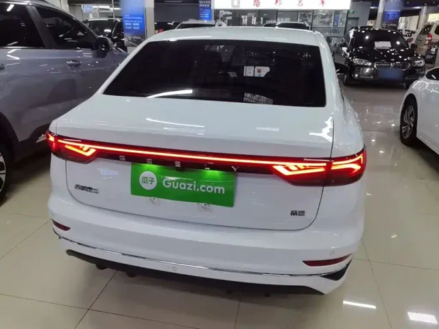 Geely Emgrand — Фото автомобиля 5