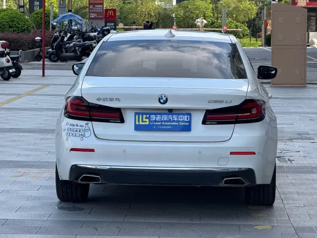 BMW 5 Series — Фото автомобиля 4