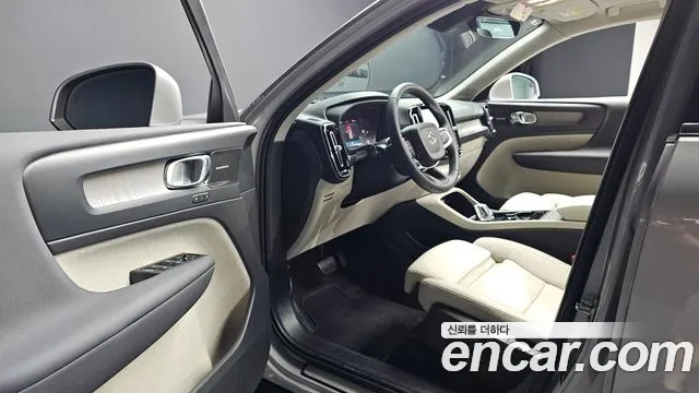 Вольво XC40 B4 Ultimate Bright — Фото автомобиля 10