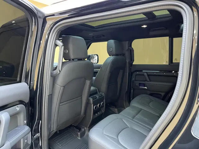 Land Rover Defender — Фото автомобиля 13