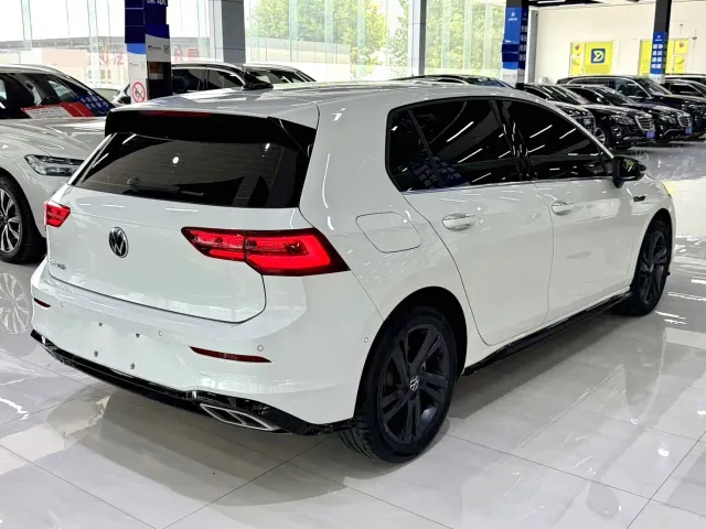 Volkswagen Golf — Фото автомобиля 11
