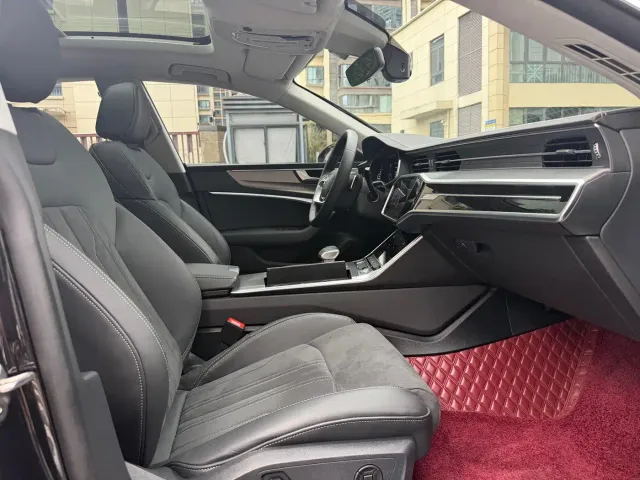 Audi A7L — Фото автомобиля 9