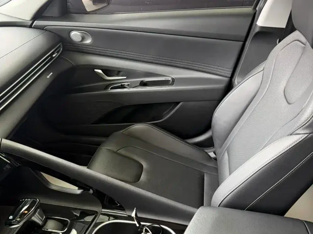 Hyundai Elantra — Фото автомобиля 18