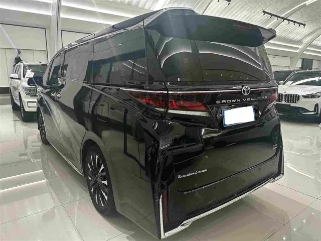 Toyota Vellfire — Фото автомобиля 17